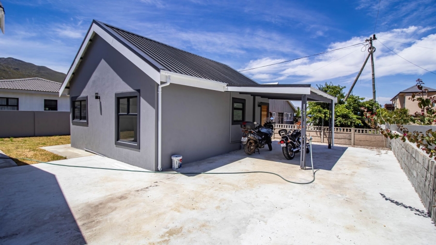 4 Bedroom Property for Sale in Kleinmond Western Cape